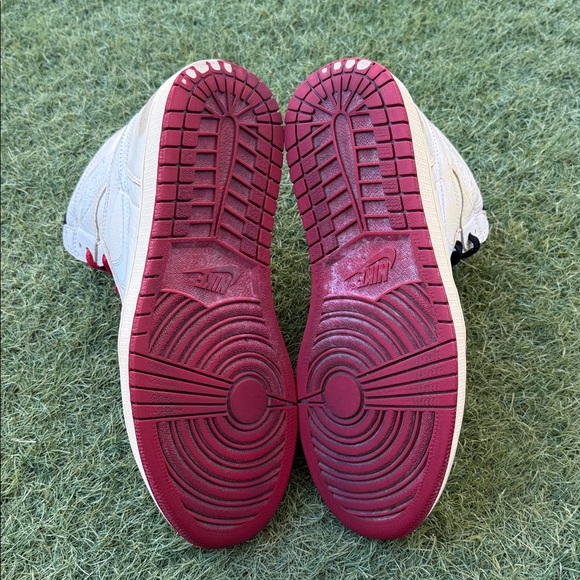 Athletic_Shoes